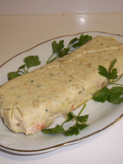 Una foto de Brazo de lenguado, salmón y gambas