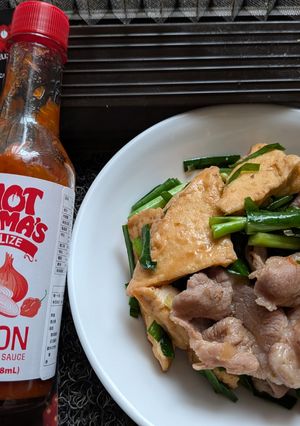 超市料理-油豆腐韭菜炒牛肉 的食譜成品照片