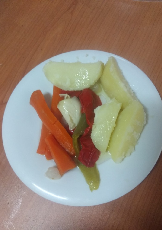 Una foto de Ensalada de verduras y papas cocidas