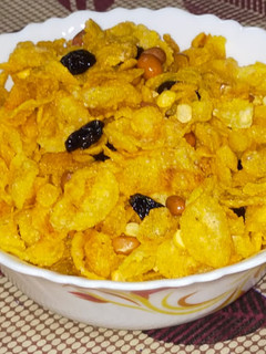 મકાઈના પૌવાનો ચેવડો (Makai Poha Chevdo Recipe In Gujarati) રેસીપી મુખ્ય ફોટો