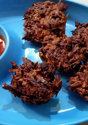 प्याज के पकौड़े (Pyaz ke pakode recipe in hindi) रेसिपी मुख्य फोटो