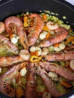 Una foto de Arroz con verduras y marisco