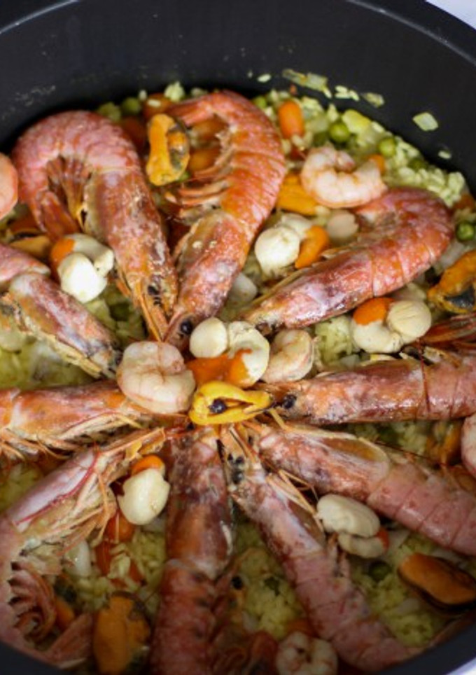 Una foto de Arroz con verduras y marisco
