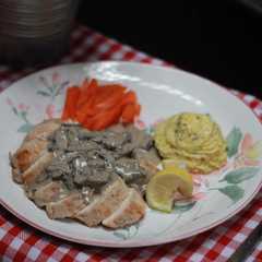 รูปของ Grilled Chicken with Mushroom Sauce and Mashed Potato