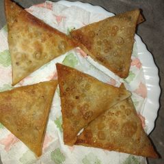 A picture of Chicken cheese samosa.