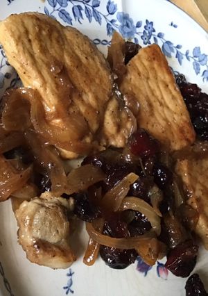 Une photo de Médaillons de porc sauce cannelle raisins et cranberries