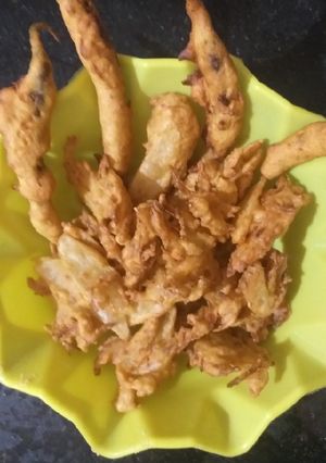 प्याज आलू के पकौड़े (pyaz aloo ke pakode recipe in Hindi) रेसिपी मुख्य फोटो