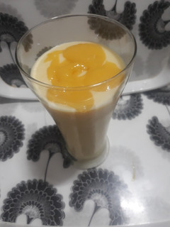 आम लस्सी (aam lassi recipe in Hindi) रेसिपी मुख्य फोटो