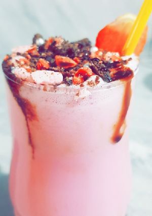 A picture of Strawberry shake.