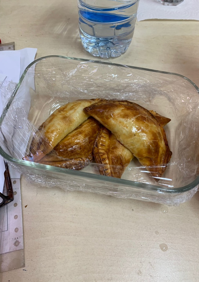 Una foto de Empanadillas de atún, huevo duro y orégano