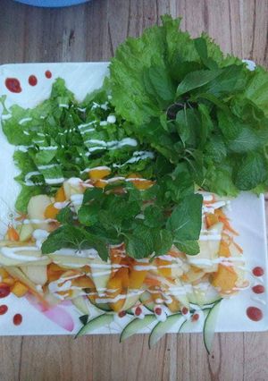 Hình của món Salad rau củ sốt chanh leo mix cam.