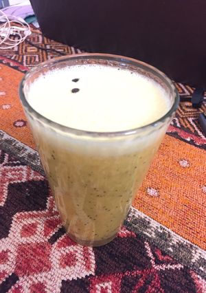 Una foto de Licuado de Banana y Maracuyá 🍹😋