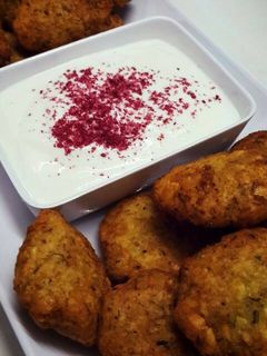 صورة لوصفة فلافل العدس مع صوص الطحينة