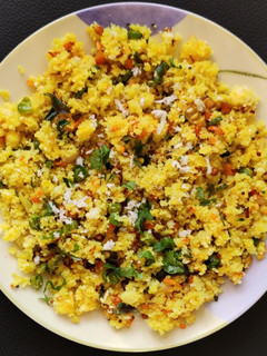 வெஜ் இட்லி உப்புமா (Vegetable idly upma) செய்முறை முக்கிய புகைப்படம்
