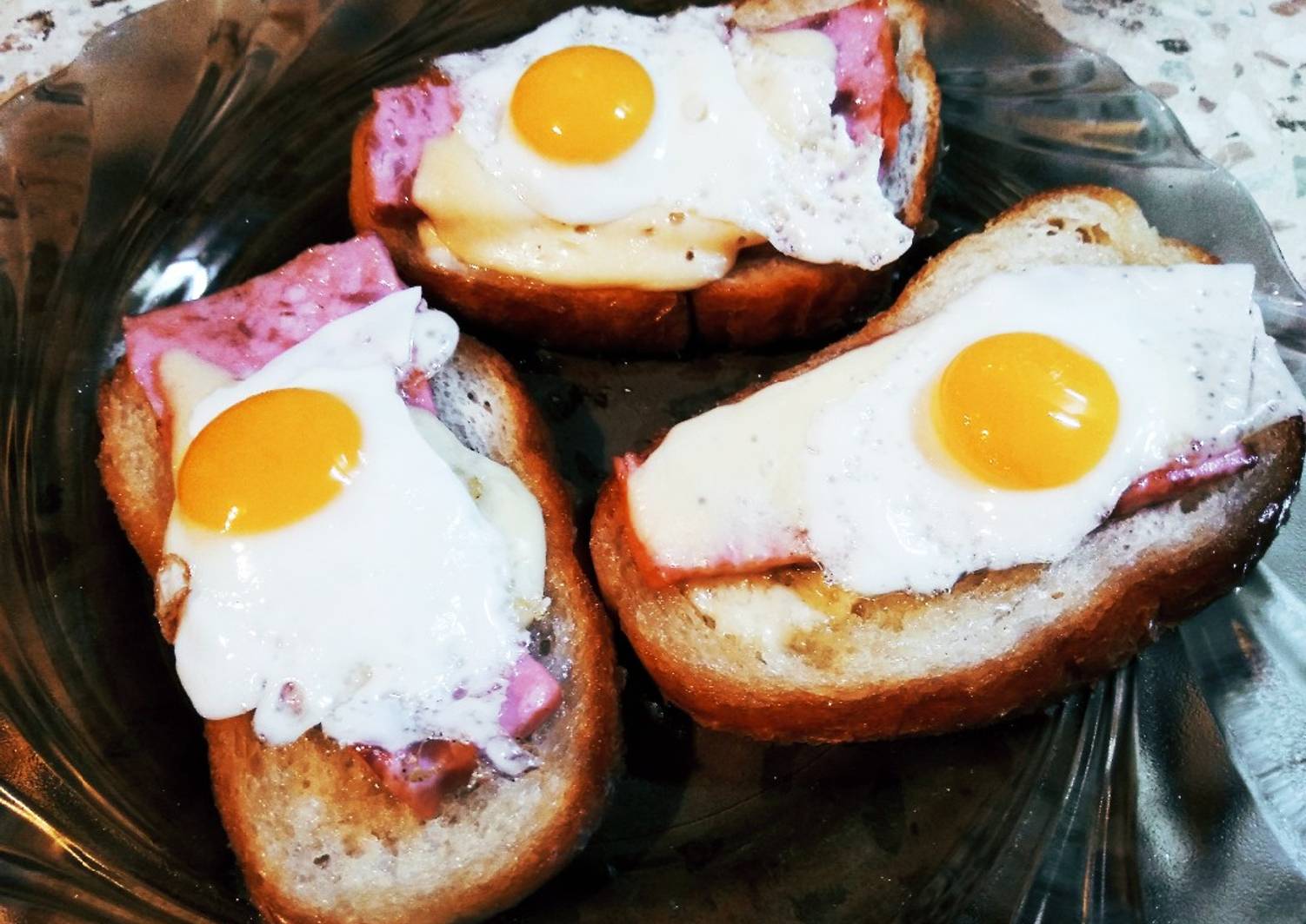 Бутерброды с перепелиными яйцами