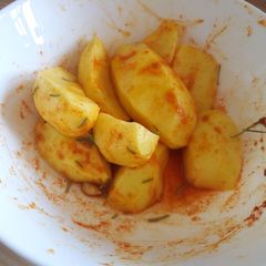 A picture of Marinating Potatoes.