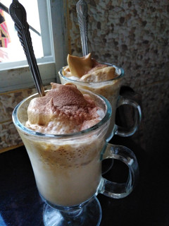 Una foto de Café tipo moka con crema de café..
