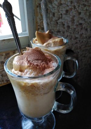 Una foto de Café tipo moka con crema de café..