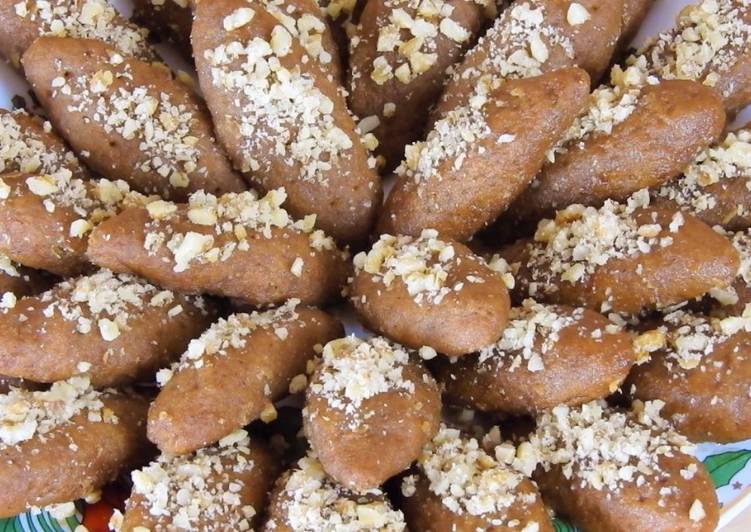 Recipe of Favorite Traditional Christmas Honey Cookies with Walnuts – Melomakarona