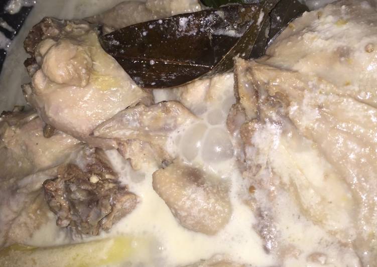 Cara Menyiapkan Opor ayam putih khas Banyuwangi Anti Gagal