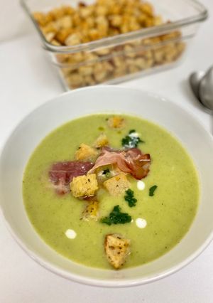 Brokkoli krémleves recept fotója