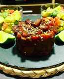 Tartar de atún rojo aliñado y vasitos de ensalada en versión “guacamole”
