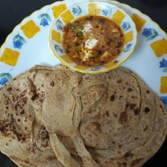 A picture of Matar paneer with lacha pratha.