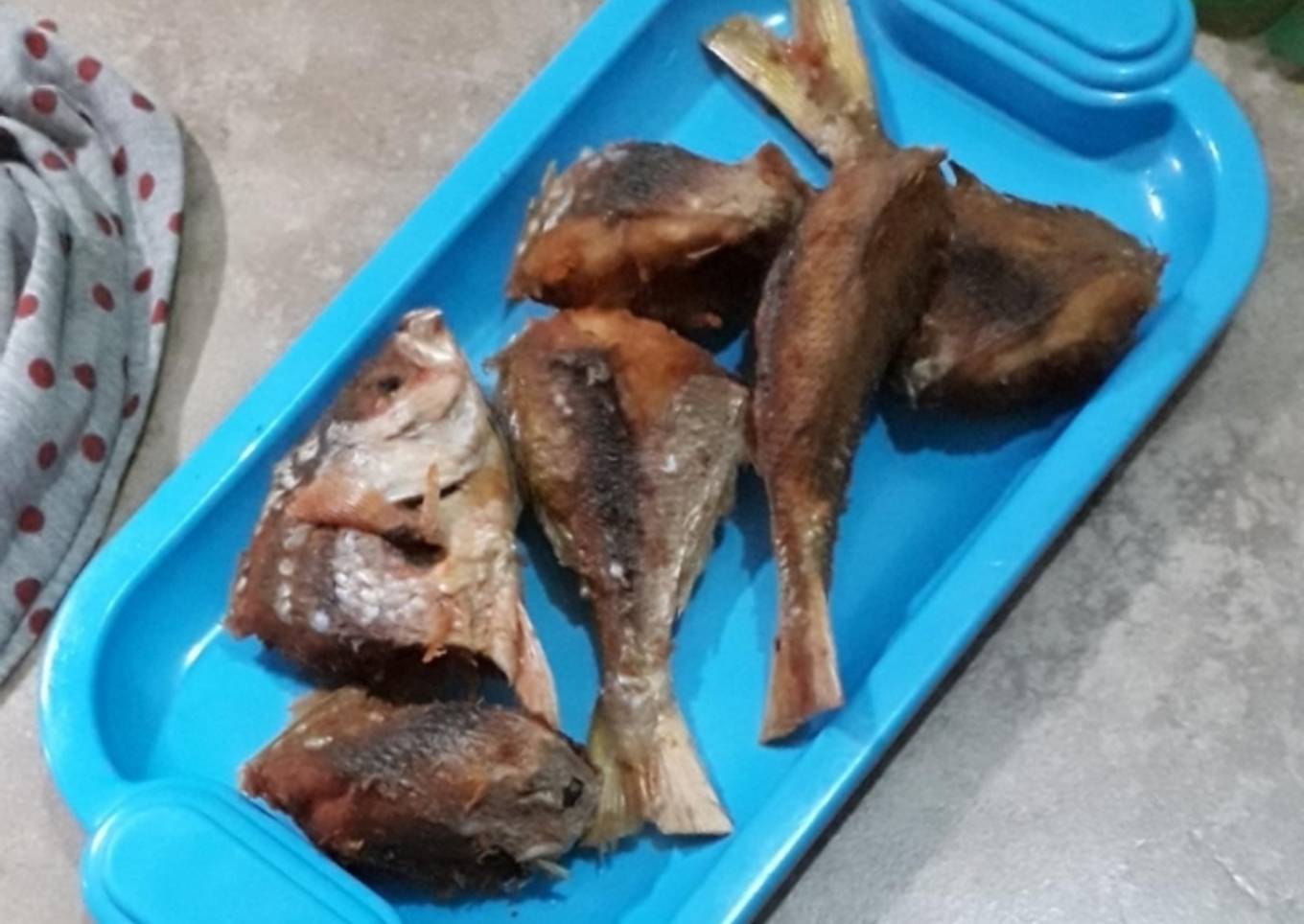 Ikan ekor kuning goreng kering