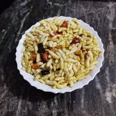 A picture of Murmura chiwda.