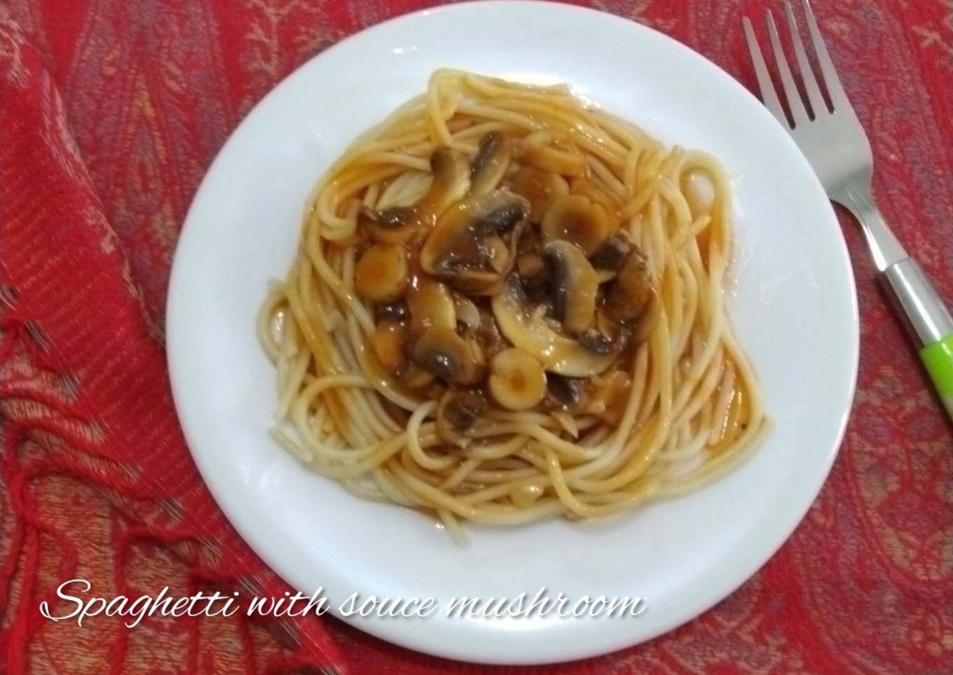 Spaghetti with souce mushroom