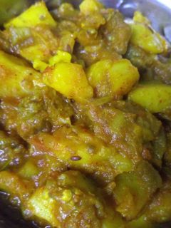 बैंगन आलू की सब्जी (baingan aloo ki sabzi reicpe in Hindi) रेसिपी मुख्य फोटो
