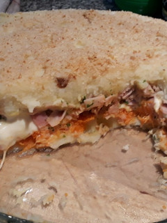 Una foto de Pastel de papas c/ jamón, queso....Delicioso