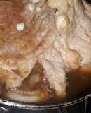 Bistec de cerdo encebollado