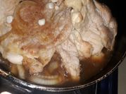 Una foto de churrasco encebollado
