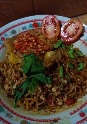 Foto resep Mie telur geprek pete