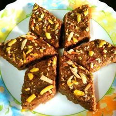 A picture of Ragi sukhdi.