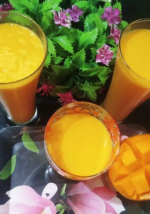 मैंगो मिल्क शेक (Mango milk shake recipe in hindi) रेसिपी मुख्य फोटो