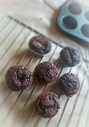 A picture of Eggless chocolate chips cup cakes.