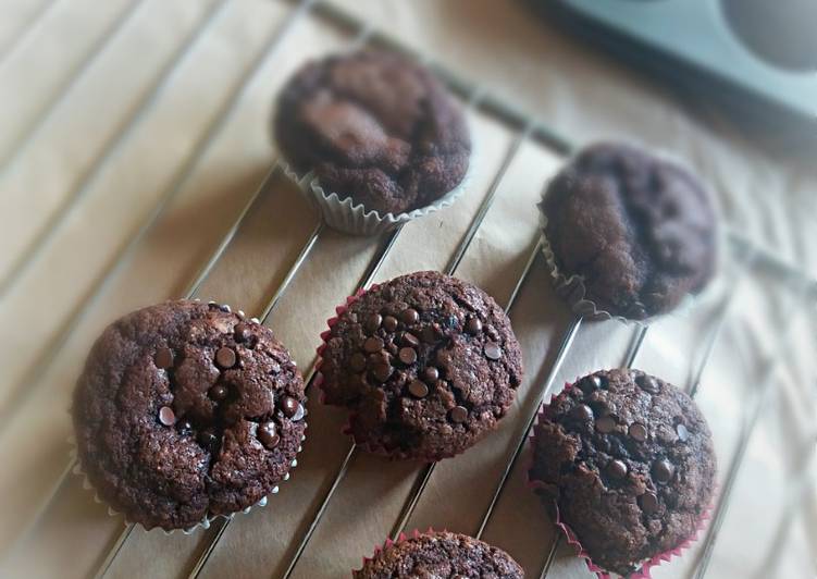 Recipe of Ultimate Eggless chocolate chips cup cakes