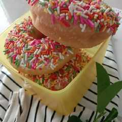A picture of Donat Kentang.