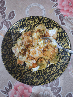 समोसा चाट(samosa chaat recipe in hindi) रेसिपी मुख्य फोटो
