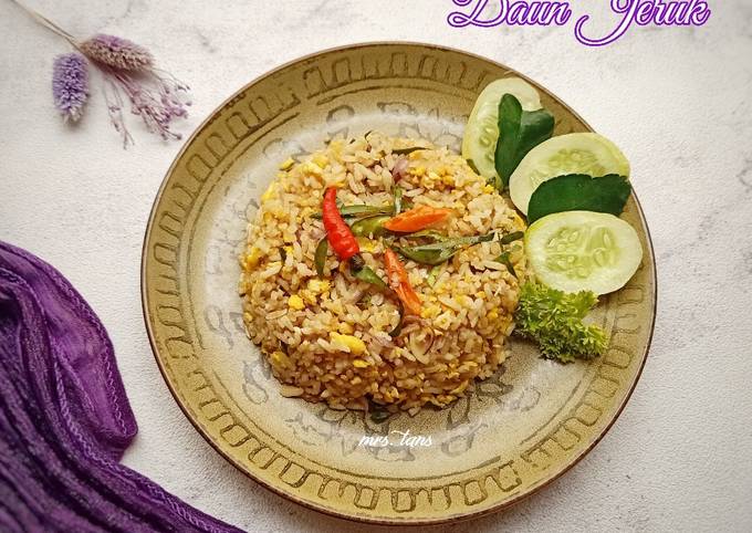 Cara Membuat Nasi Goreng Daun Jeruk yang Bikin Ngiler