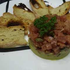 Una foto de Tartar de atún