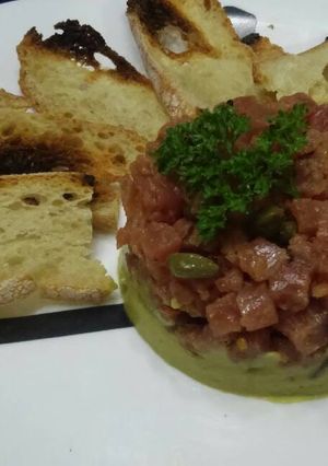 Una foto de Tartar de atún