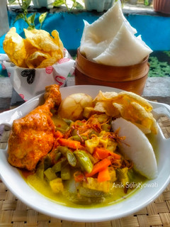 Foto resep Ketupat Sayur Ayam Bumbu Rujak