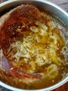 Una foto de Asado al horno que se corta con cuchara, más omelette de queso y morron asado