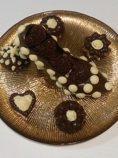 Una foto de Bombón de chocolates belgas abrazados con bergamota y nueces de macadamia