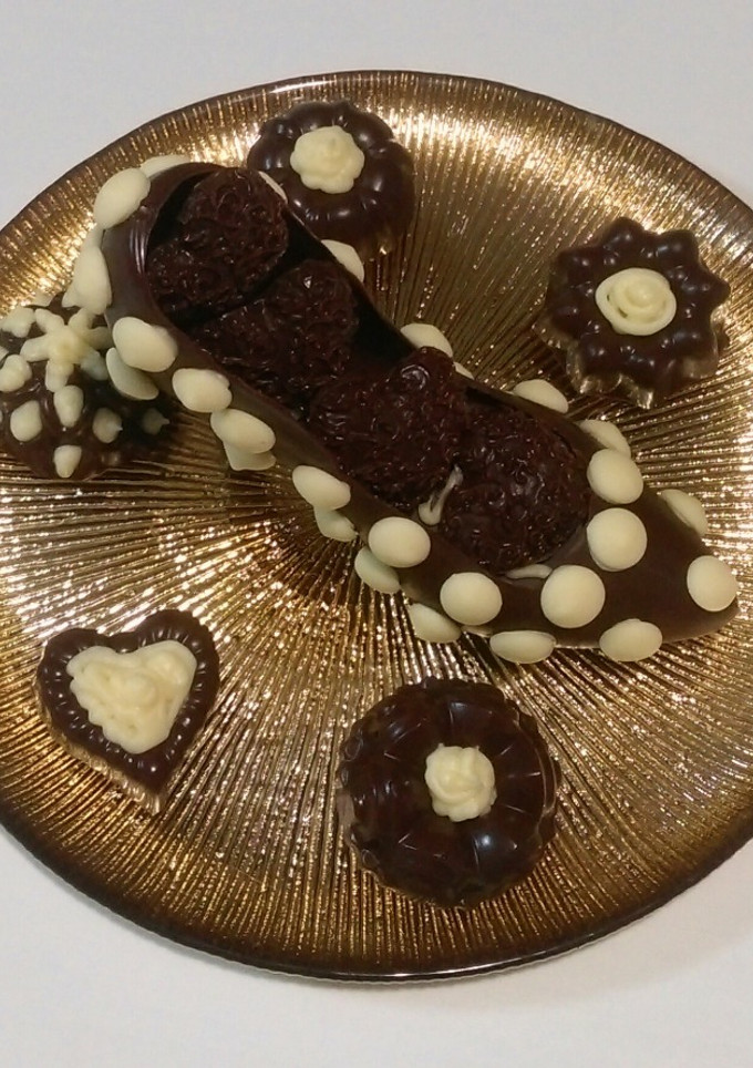 Una foto de Bombón de chocolates belgas abrazados con bergamota y nueces de macadamia