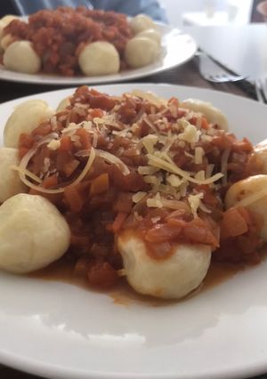 Una foto de Ñoquis rellenos con Salsa Pomodoro
