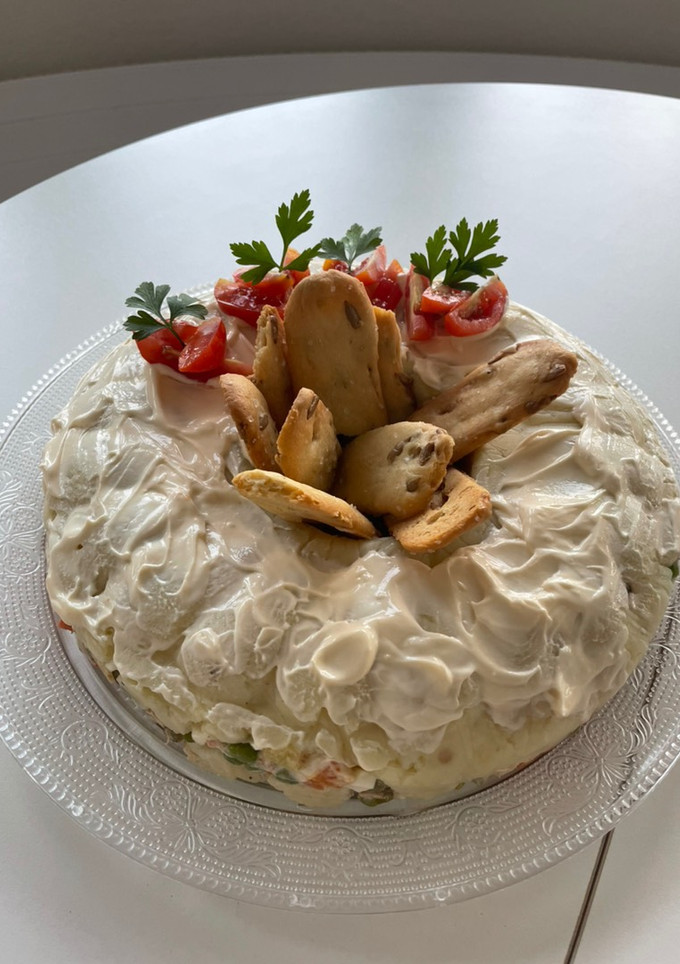 Una foto de Pastel de ensaladilla rusa 😜